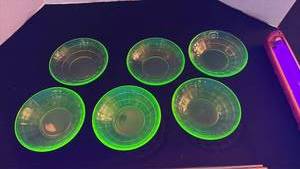 lot 1125 image: Anchor Hocking block optic uranium glass berry bowls