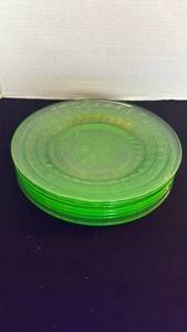 lot 1129 image: Anchor Hocking block optic uranium glass 9 in plates (7)