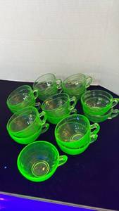 lot 1132 image: Anchor Hocking block optic uranium glass tea cups (16)