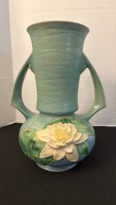 lot 1154 image: Roseville Pottery double handled vase