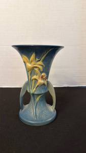 lot 1160 image: Roseville Pottery zephyr vase