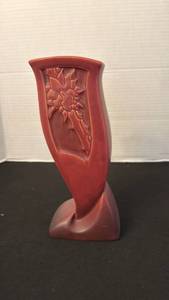 lot 1161 image: Roseville Pottery silhouette vase