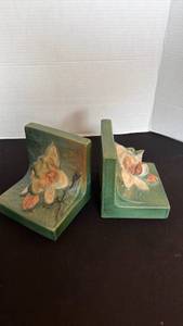 lot 1168 image: Roseville Pottery bookends