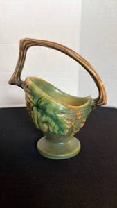 lot 1171 image: Roseville Pottery bush berry basket