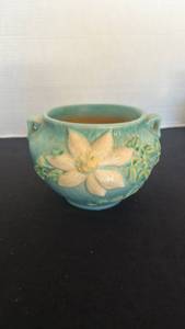 lot 1175 image: Roseville Pottery clematis bowl