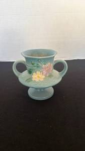 lot 1176 image: Roseville Pottery cosmos double handled vase