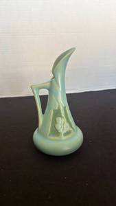 lot 1177 image: Roseville Pottery silhouette pitcher