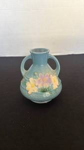 lot 1180 image: Roseville Pottery cosmos bud vase