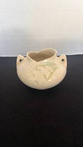 lot 1181 image: Roseville Pottery silhouette vase