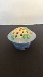lot 1186 image: Roseville Pottery fuchsia flower frog
