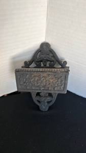lot 1215 image: Wilton cast iron match holder