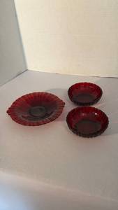 lot 1232 image: Vintage ruby glass bowls and more