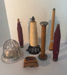 lot 1256 image: Vintage sewing items