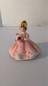 lot 1260 image: Josef Originals birthday girl 4 inch tall figurine January