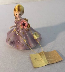 lot 1261 image: Josef Originals birthday girl 4 inch tall figurine February