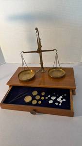 lot 1287 image: Brass Balance Scale with Weights in Wooden Case
