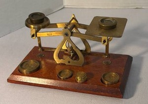 lot 1293 image: Brass Balance Scale with Weights and Wooden Base