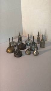 lot 1299 image: Miniature oil can collection