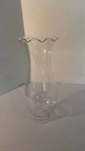 lot 1307 image: Glass hurricane lamp shade 10.5 in tall