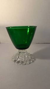 lot 1407 image: Anchor Hocking emerald green glass burple (bubble foot) bowl