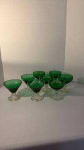 lot 1410 image: Anchor Hocking emerald green glass burple (bubble foot) sherbet glasses