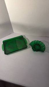 lot 1420 image: Vintage emerald glass trays