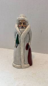 lot 1614 image: Wooden hand carved Santa 8.5 inches tall