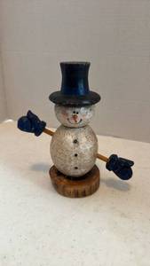 lot 1622 image: Wooden carved snowman 7 inches tall