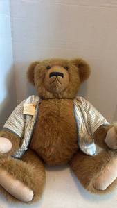lot 1630 image: Calico and Sawdust bear in shirt 28 inches