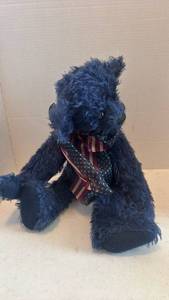 lot 1635 image: Knickerbocker bear with patriotic ribbon