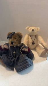 lot 1646 image: Boyds and Jan Ann bears