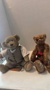 lot 1647 image: Jan Ann and other teddy bears