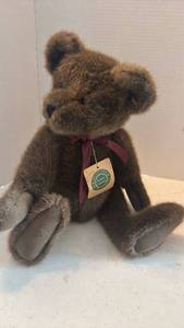 lot 1652 image: Boyds Bears Investment Collectibles Brown Teddy Bear with Purple Ribbon