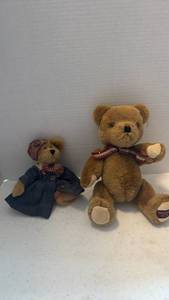 lot 1655 image: Boyds Bears Anniversary Edition Teddy Bears Set