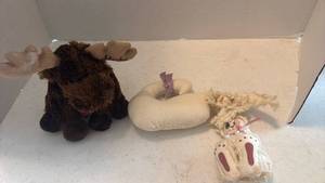lot 1657 image: Mixed Plush Toy Collection with Moose and other