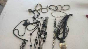 lot 1673 image: Necklaces, bracelets and ring