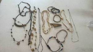 lot 1674 image: Womens jewelry