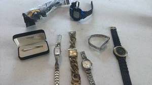 lot 1677 image: Watches and tie clip