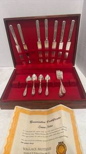 lot 1713 image: WM Rodgers silverware set in case 22 pieces