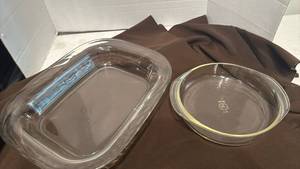 lot 1723 image: Clear Glass Baking Dish