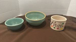 lot 1726 image: Robinson Ransbottom M&Ms Jar and Green Pottery Bowl Set