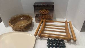 lot 1727 image: Kitchen Bakeware and Serving Set with metal and wooden trivets