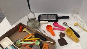 lot 1734 image: Tupperware, Pampered Chef and other kitchen utensils