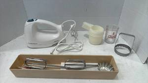 lot 1737 image: Hamilton beach hand mixer, Tupperware measuring cups and more
