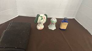 lot 1758 image: Porcelain salt and pepper shakers and more