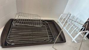 lot 1768 image: Baking Tray with Wire Cooling Rack and Plate Holder Set