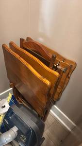 lot 1779 image: 4 tv trays with rack