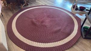 lot 1800 image: Braided area rug approx 8 ft in diameter