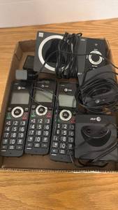 lot 1803 image: AT&T home phone set