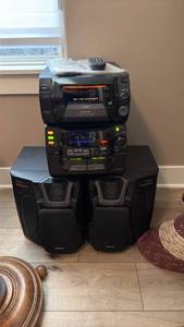 lot 1815 image: Panasonic 501 CD stereo system with remote and speakers